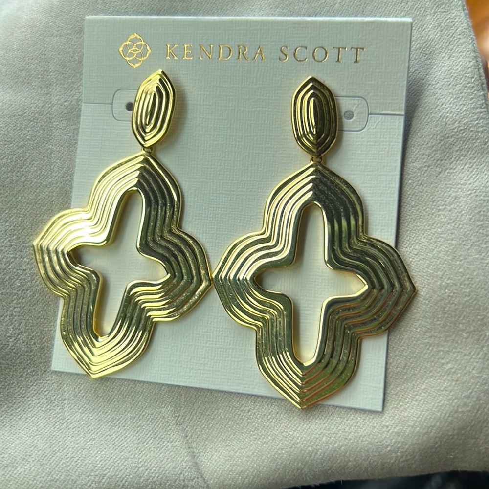 Kendra Scott Abbie metal statement earrings gold NWT